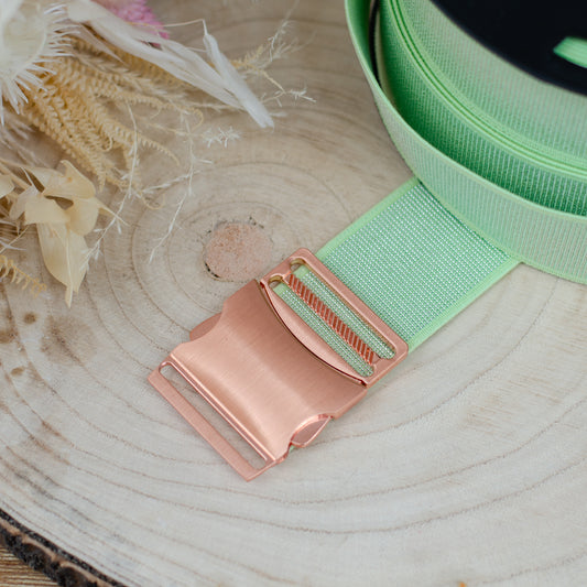 Lindgrün schimmernd